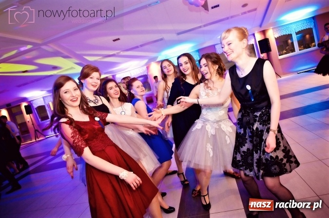 Zdjęcie w galerii na portalu naszraciborz.pl: Tak to było w Zakrzowie, czyli wspomnienie studniówki maturzystów II LO wiadomości z regionu