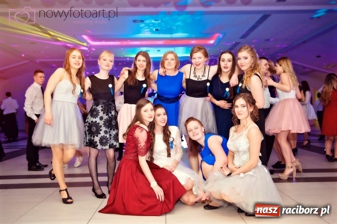 Zdjęcie w galerii na portalu naszraciborz.pl: Tak to było w Zakrzowie, czyli wspomnienie studniówki maturzystów II LO wiadomości z regionu