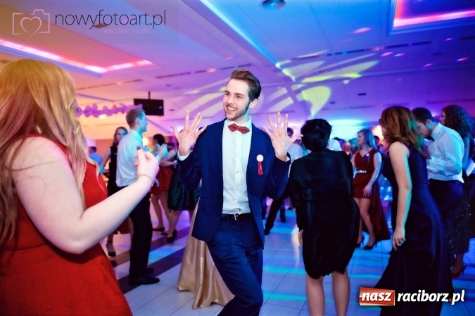 Zdjęcie w galerii na portalu naszraciborz.pl: Tak to było w Zakrzowie, czyli wspomnienie studniówki maturzystów II LO wiadomości z regionu