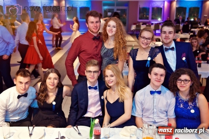 Zdjęcie w galerii na portalu naszraciborz.pl: Tak to było w Zakrzowie, czyli wspomnienie studniówki maturzystów II LO wiadomości z regionu