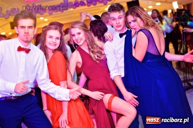 Zdjęcie w galerii na portalu naszraciborz.pl: Tak to było w Zakrzowie, czyli wspomnienie studniówki maturzystów II LO wiadomości z regionu