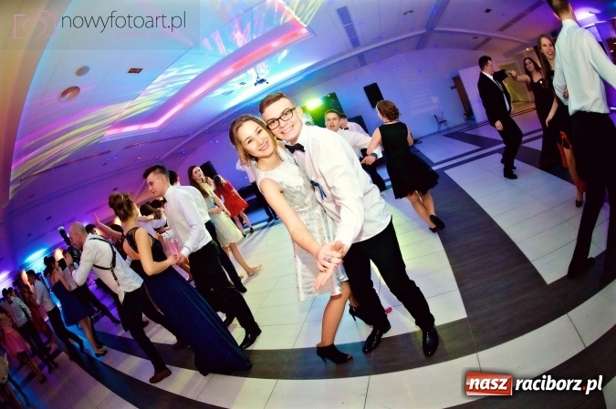 Zdjęcie w galerii na portalu naszraciborz.pl: Tak to było w Zakrzowie, czyli wspomnienie studniówki maturzystów II LO wiadomości z regionu