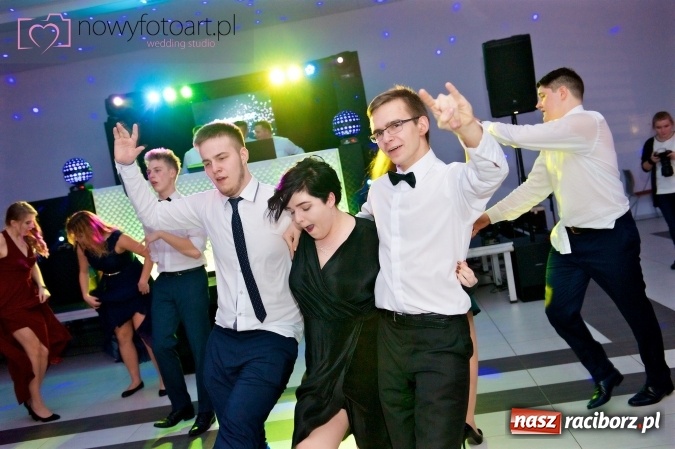 Zdjęcie w galerii na portalu naszraciborz.pl: Tak to było w Zakrzowie, czyli wspomnienie studniówki maturzystów II LO wiadomości z regionu