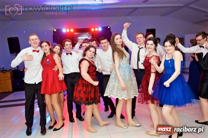 Zdjęcie w galerii na portalu naszraciborz.pl: Tak to było w Zakrzowie, czyli wspomnienie studniówki maturzystów II LO wiadomości z regionu