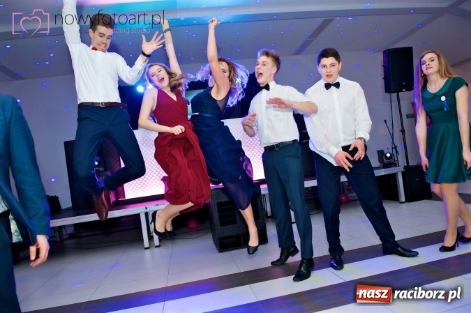 Zdjęcie w galerii na portalu naszraciborz.pl: Tak to było w Zakrzowie, czyli wspomnienie studniówki maturzystów II LO wiadomości z regionu