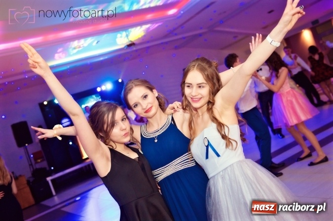 Zdjęcie w galerii na portalu naszraciborz.pl: Tak to było w Zakrzowie, czyli wspomnienie studniówki maturzystów II LO wiadomości z regionu