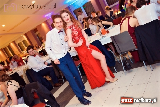 Zdjęcie w galerii na portalu naszraciborz.pl: Tak to było w Zakrzowie, czyli wspomnienie studniówki maturzystów II LO wiadomości z regionu