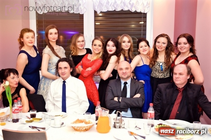 Zdjęcie w galerii na portalu naszraciborz.pl: Tak to było w Zakrzowie, czyli wspomnienie studniówki maturzystów II LO wiadomości z regionu