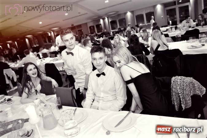 Zdjęcie w galerii na portalu naszraciborz.pl: Tak to było w Zakrzowie, czyli wspomnienie studniówki maturzystów II LO wiadomości z regionu