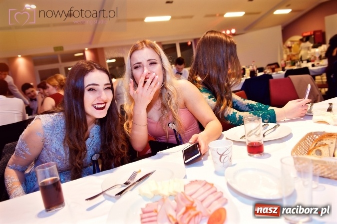 Zdjęcie w galerii na portalu naszraciborz.pl: Tak to było w Zakrzowie, czyli wspomnienie studniówki maturzystów II LO wiadomości z regionu