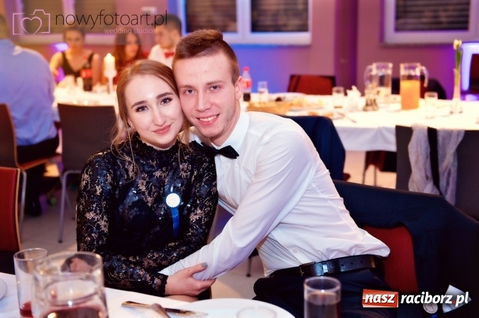 Zdjęcie w galerii na portalu naszraciborz.pl: Tak to było w Zakrzowie, czyli wspomnienie studniówki maturzystów II LO wiadomości z regionu