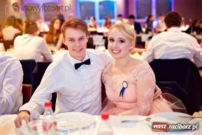 Zdjęcie w galerii na portalu naszraciborz.pl: Tak to było w Zakrzowie, czyli wspomnienie studniówki maturzystów II LO wiadomości z regionu