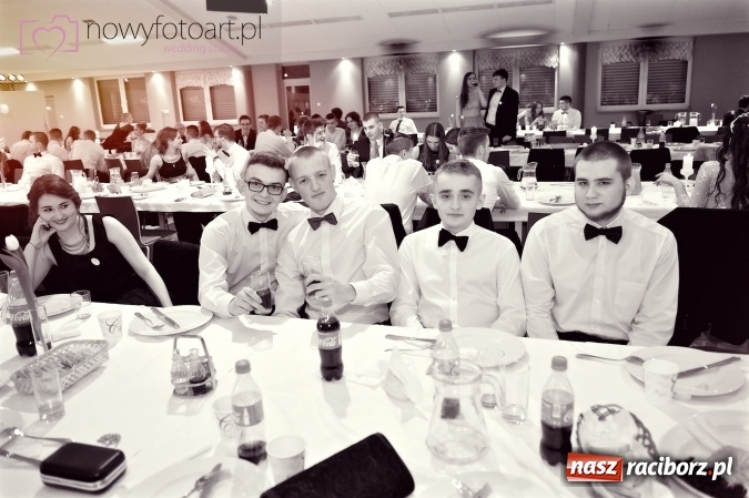 Zdjęcie w galerii na portalu naszraciborz.pl: Tak to było w Zakrzowie, czyli wspomnienie studniówki maturzystów II LO wiadomości z regionu