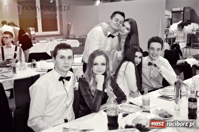 Zdjęcie w galerii na portalu naszraciborz.pl: Tak to było w Zakrzowie, czyli wspomnienie studniówki maturzystów II LO wiadomości z regionu