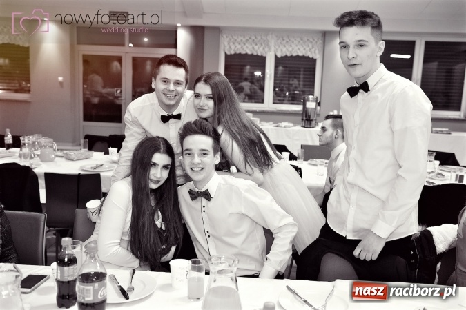 Zdjęcie w galerii na portalu naszraciborz.pl: Tak to było w Zakrzowie, czyli wspomnienie studniówki maturzystów II LO wiadomości z regionu