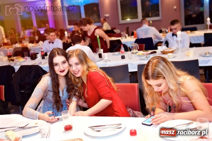 Zdjęcie w galerii na portalu naszraciborz.pl: Tak to było w Zakrzowie, czyli wspomnienie studniówki maturzystów II LO wiadomości z regionu