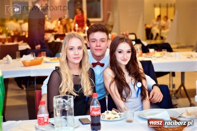 Zdjęcie w galerii na portalu naszraciborz.pl: Tak to było w Zakrzowie, czyli wspomnienie studniówki maturzystów II LO wiadomości z regionu