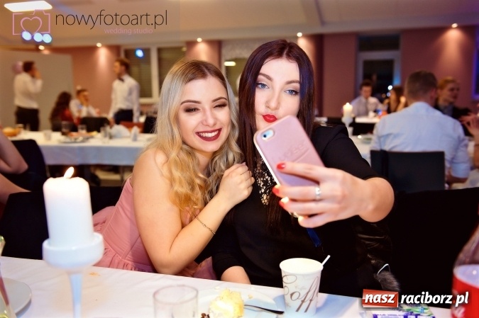 Zdjęcie w galerii na portalu naszraciborz.pl: Tak to było w Zakrzowie, czyli wspomnienie studniówki maturzystów II LO wiadomości z regionu