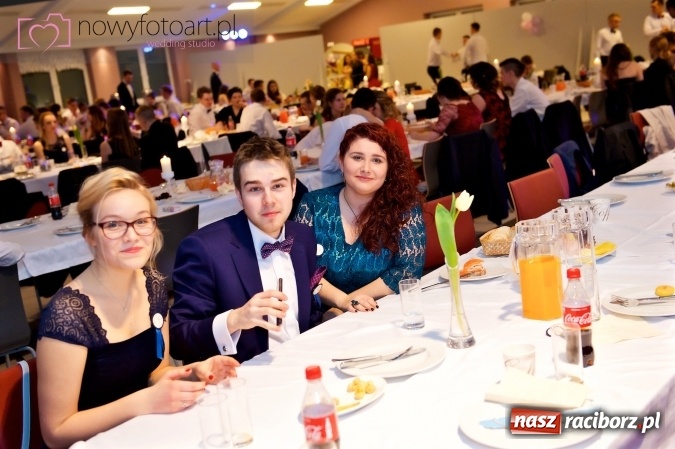 Zdjęcie w galerii na portalu naszraciborz.pl: Tak to było w Zakrzowie, czyli wspomnienie studniówki maturzystów II LO wiadomości z regionu