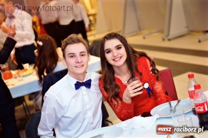 Zdjęcie w galerii na portalu naszraciborz.pl: Tak to było w Zakrzowie, czyli wspomnienie studniówki maturzystów II LO wiadomości z regionu