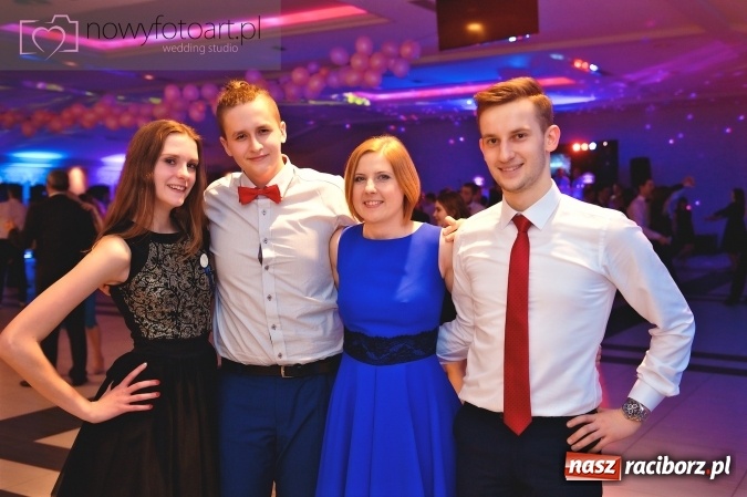 Zdjęcie w galerii na portalu naszraciborz.pl: Tak to było w Zakrzowie, czyli wspomnienie studniówki maturzystów II LO wiadomości z regionu