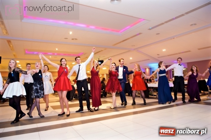 Zdjęcie w galerii na portalu naszraciborz.pl: Tak to było w Zakrzowie, czyli wspomnienie studniówki maturzystów II LO wiadomości z regionu