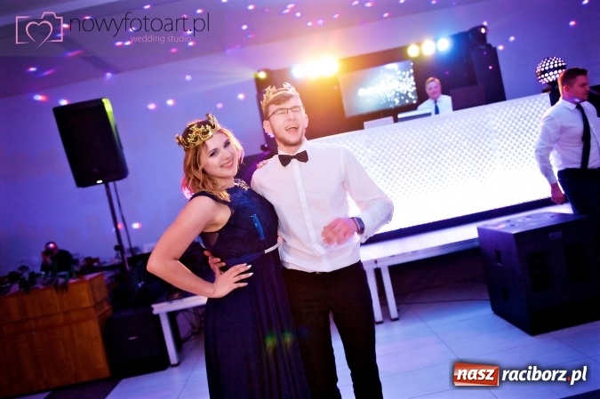 Zdjęcie w galerii na portalu naszraciborz.pl: Tak to było w Zakrzowie, czyli wspomnienie studniówki maturzystów II LO wiadomości z regionu