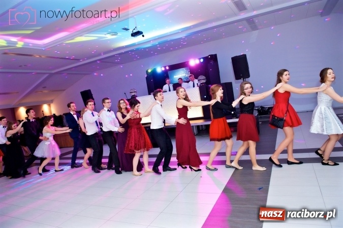 Zdjęcie w galerii na portalu naszraciborz.pl: Tak to było w Zakrzowie, czyli wspomnienie studniówki maturzystów II LO wiadomości z regionu