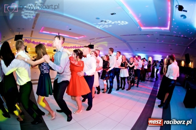 Zdjęcie w galerii na portalu naszraciborz.pl: Tak to było w Zakrzowie, czyli wspomnienie studniówki maturzystów II LO wiadomości z regionu