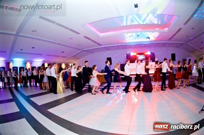 Zdjęcie w galerii na portalu naszraciborz.pl: Tak to było w Zakrzowie, czyli wspomnienie studniówki maturzystów II LO wiadomości z regionu