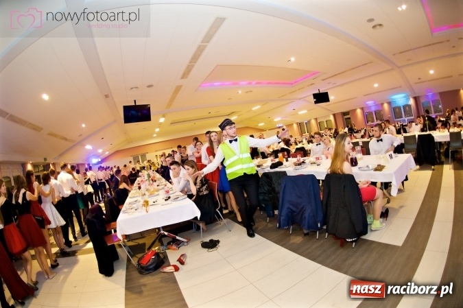 Zdjęcie w galerii na portalu naszraciborz.pl: Tak to było w Zakrzowie, czyli wspomnienie studniówki maturzystów II LO wiadomości z regionu