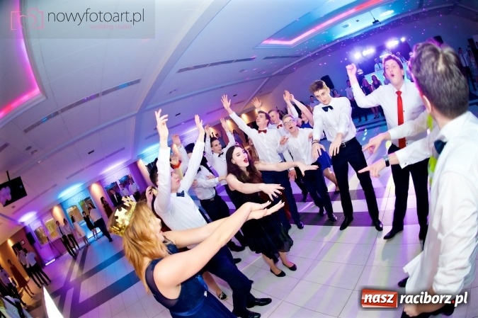 Zdjęcie w galerii na portalu naszraciborz.pl: Tak to było w Zakrzowie, czyli wspomnienie studniówki maturzystów II LO wiadomości z regionu