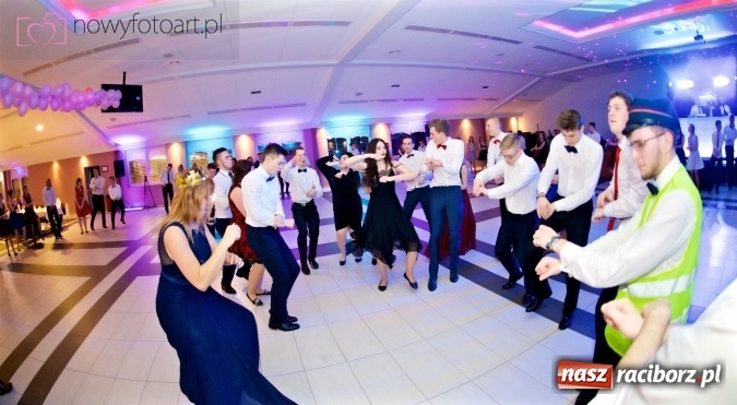 Zdjęcie w galerii na portalu naszraciborz.pl: Tak to było w Zakrzowie, czyli wspomnienie studniówki maturzystów II LO wiadomości z regionu