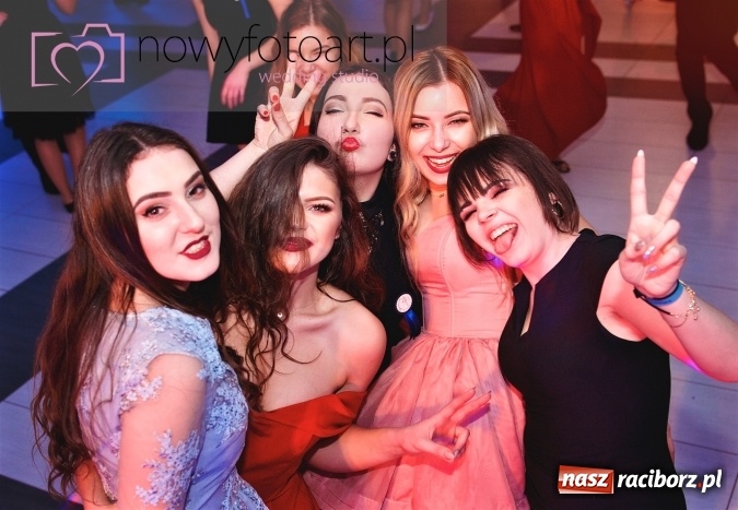 Zdjęcie w galerii na portalu naszraciborz.pl: Tak to było w Zakrzowie, czyli wspomnienie studniówki maturzystów II LO wiadomości z regionu