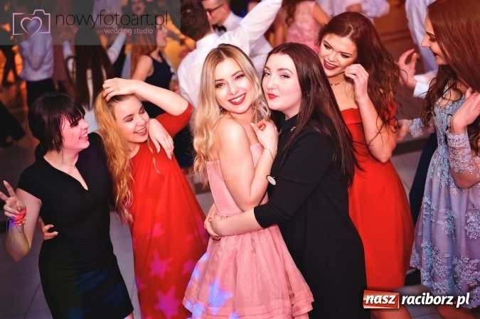 Zdjęcie w galerii na portalu naszraciborz.pl: Tak to było w Zakrzowie, czyli wspomnienie studniówki maturzystów II LO wiadomości z regionu