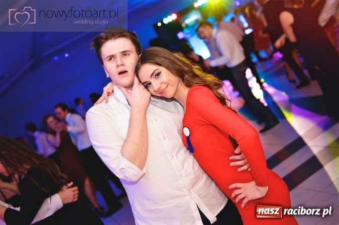 Zdjęcie w galerii na portalu naszraciborz.pl: Tak to było w Zakrzowie, czyli wspomnienie studniówki maturzystów II LO wiadomości z regionu