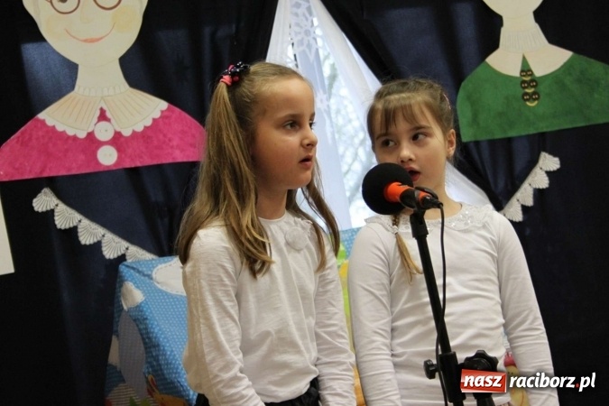 Zdjęcie w galerii na portalu naszraciborz.pl: Żyjcie nam sto lat! Dzień Babci i Dziadka w ZSP Wojnowice wiadomości z regionu