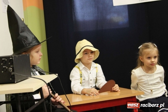 Zdjęcie w galerii na portalu naszraciborz.pl: Żyjcie nam sto lat! Dzień Babci i Dziadka w ZSP Wojnowice wiadomości z regionu