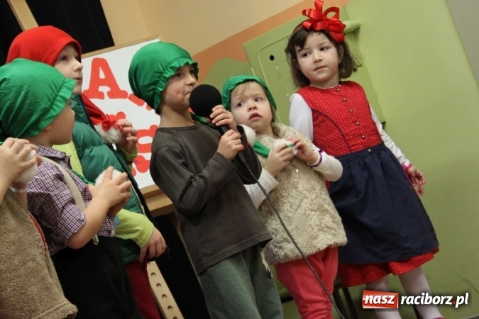 Zdjęcie w galerii na portalu naszraciborz.pl: Żyjcie nam sto lat! Dzień Babci i Dziadka w ZSP Wojnowice wiadomości z regionu