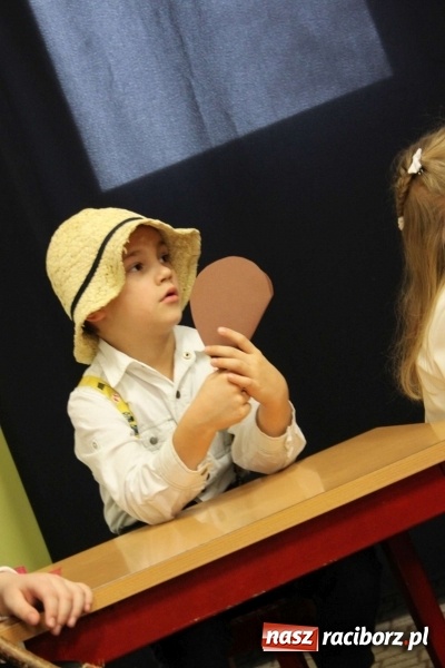 Zdjęcie w galerii na portalu naszraciborz.pl: Żyjcie nam sto lat! Dzień Babci i Dziadka w ZSP Wojnowice wiadomości z regionu