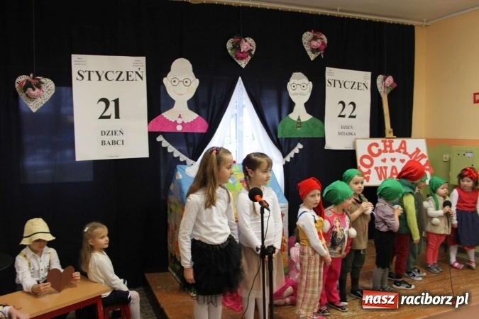 Zdjęcie w galerii na portalu naszraciborz.pl: Żyjcie nam sto lat! Dzień Babci i Dziadka w ZSP Wojnowice wiadomości z regionu