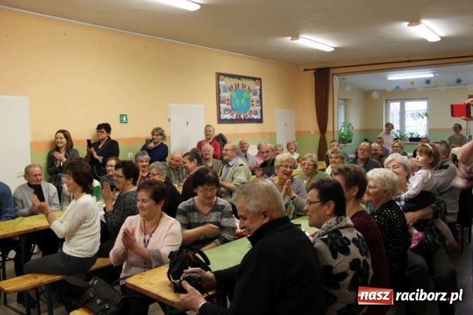 Zdjęcie w galerii na portalu naszraciborz.pl: Żyjcie nam sto lat! Dzień Babci i Dziadka w ZSP Wojnowice wiadomości z regionu