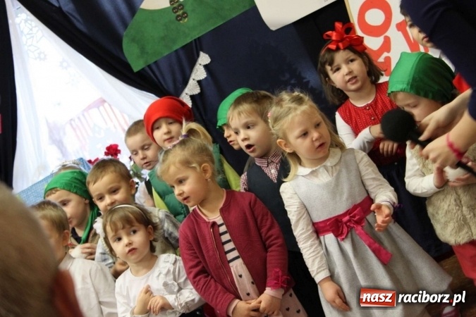 Zdjęcie w galerii na portalu naszraciborz.pl: Żyjcie nam sto lat! Dzień Babci i Dziadka w ZSP Wojnowice wiadomości z regionu