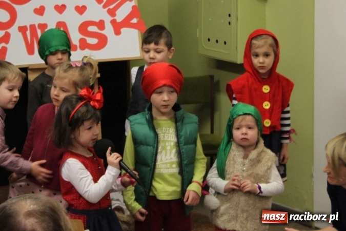 Zdjęcie w galerii na portalu naszraciborz.pl: Żyjcie nam sto lat! Dzień Babci i Dziadka w ZSP Wojnowice wiadomości z regionu