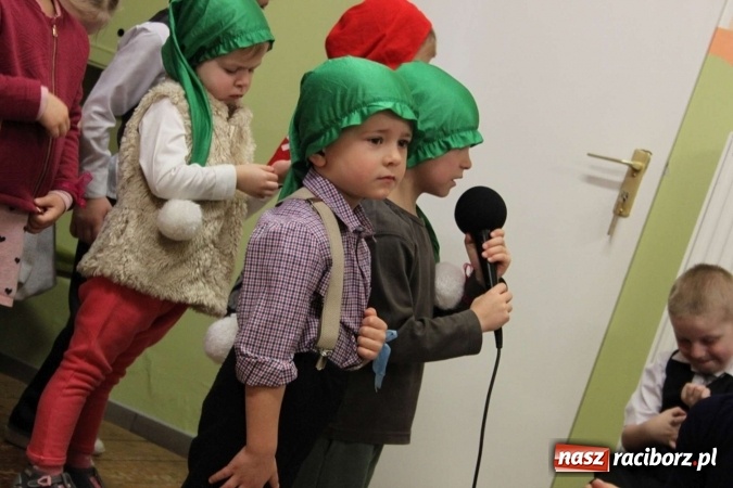 Zdjęcie w galerii na portalu naszraciborz.pl: Żyjcie nam sto lat! Dzień Babci i Dziadka w ZSP Wojnowice wiadomości z regionu