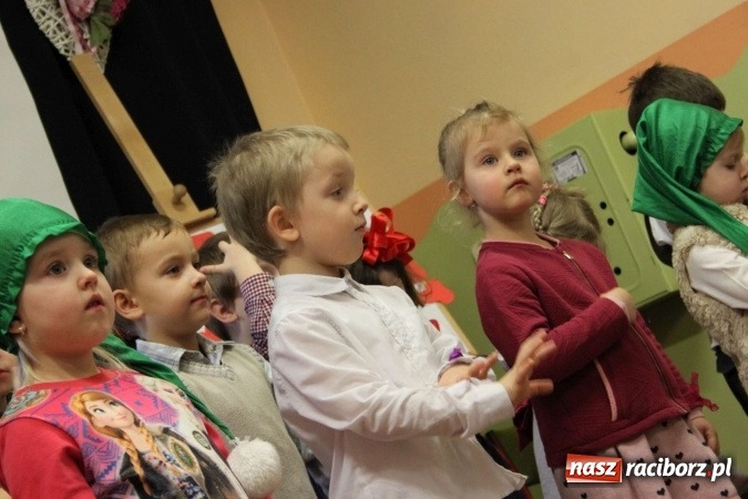 Zdjęcie w galerii na portalu naszraciborz.pl: Żyjcie nam sto lat! Dzień Babci i Dziadka w ZSP Wojnowice wiadomości z regionu