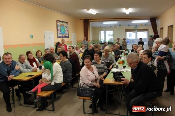 Zdjęcie w galerii na portalu naszraciborz.pl: Żyjcie nam sto lat! Dzień Babci i Dziadka w ZSP Wojnowice wiadomości z regionu
