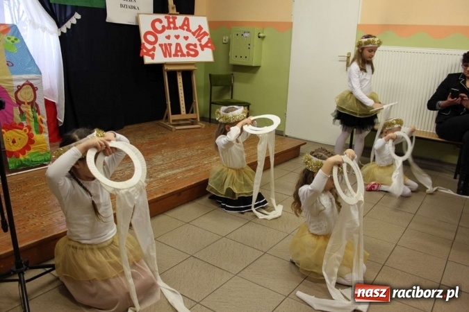 Zdjęcie w galerii na portalu naszraciborz.pl: Żyjcie nam sto lat! Dzień Babci i Dziadka w ZSP Wojnowice wiadomości z regionu