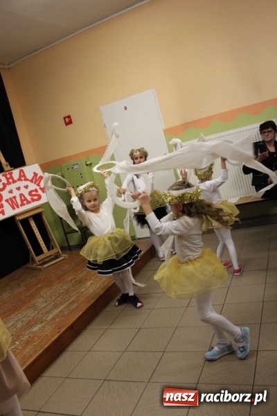 Zdjęcie w galerii na portalu naszraciborz.pl: Żyjcie nam sto lat! Dzień Babci i Dziadka w ZSP Wojnowice wiadomości z regionu