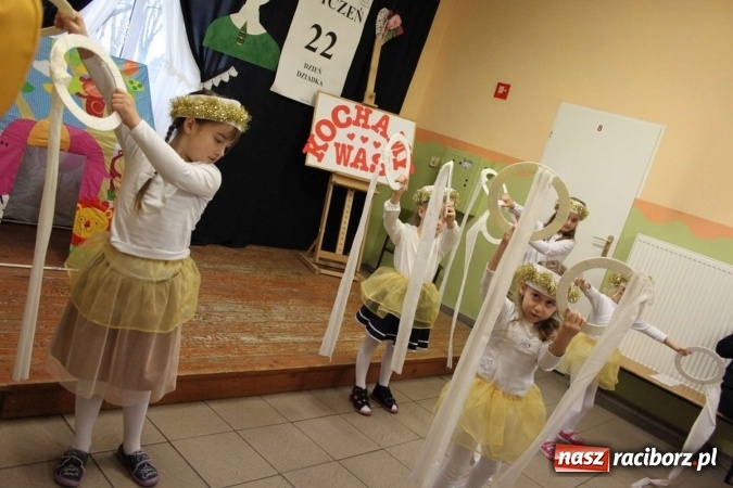 Zdjęcie w galerii na portalu naszraciborz.pl: Żyjcie nam sto lat! Dzień Babci i Dziadka w ZSP Wojnowice wiadomości z regionu